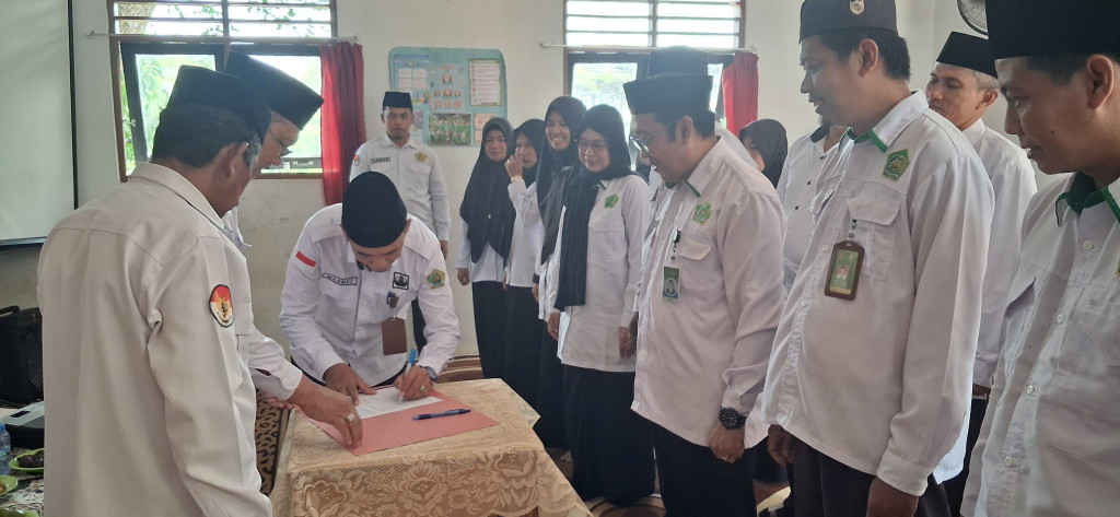 Sah Dilantik, Kepala MIN Tanah Bumbu Terpilih Menjadi Ketua KKMI Kabupaten Tanah Bumbu Periode 2026 - 2030